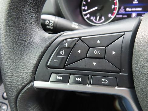 Used 2025 Nissan Sentra SV FWD image 23