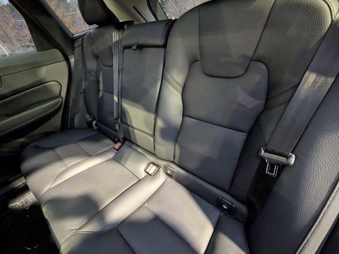 Used 2025 Volvo XC60 B5 Plus image 27
