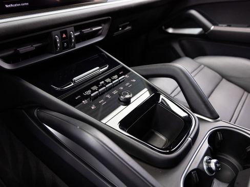 Certified 2024 Porsche Cayenne Turbo GT AWD/4WD image 18