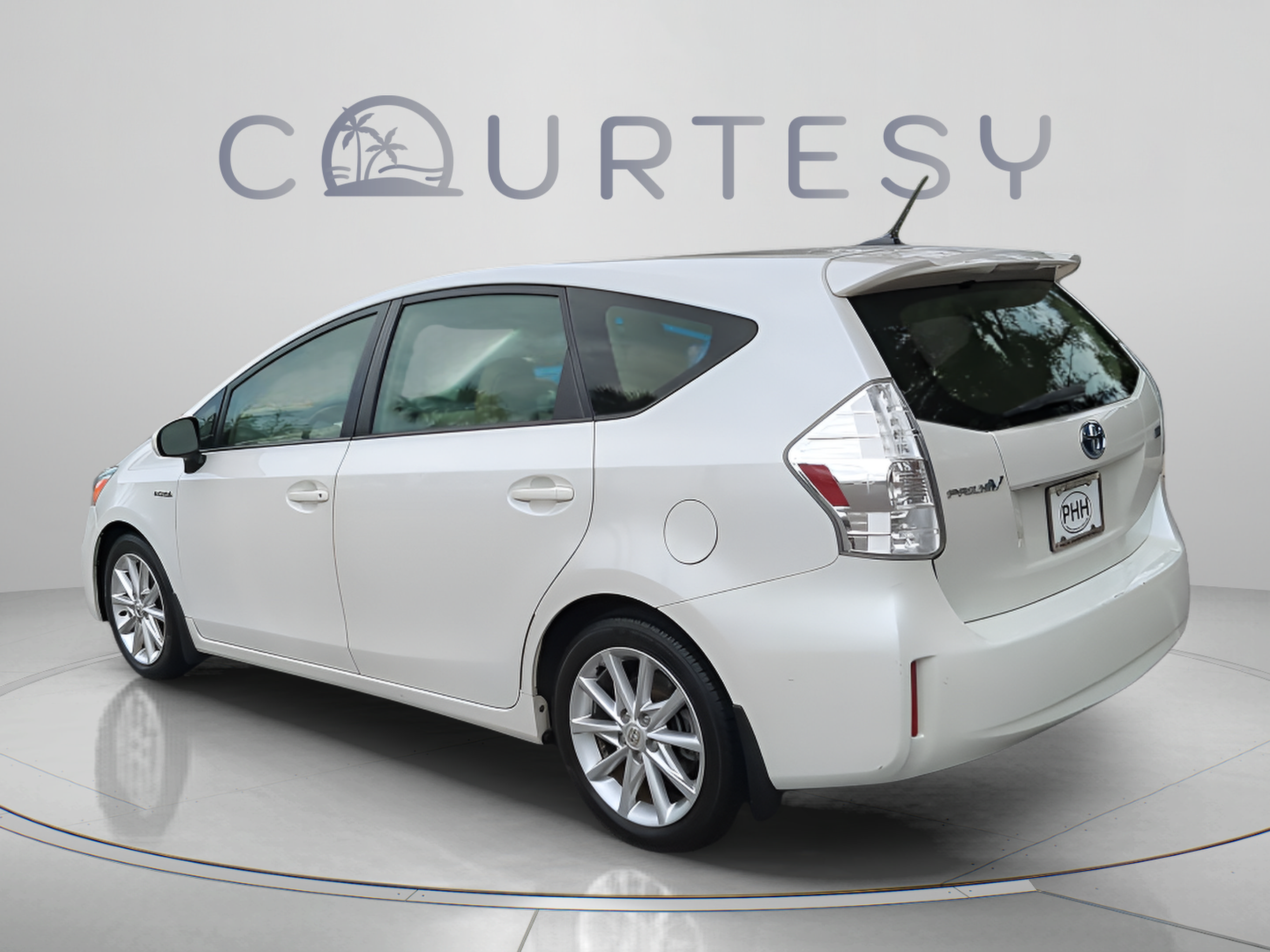 Used 2014 Toyota Prius V Five FWD image 5