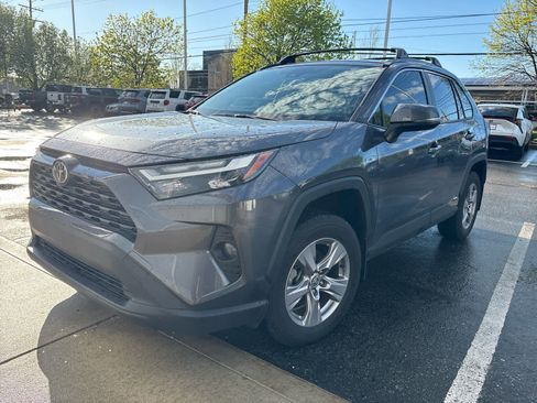 Used 2025 Toyota RAV4 XLE image 1