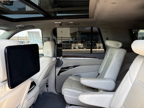Used 2025 Cadillac Escalade Sport Platinum AWD/4WD image 3