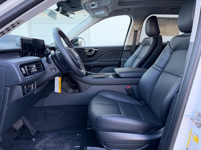 New 2027 Lincoln Aviator AWD image 2