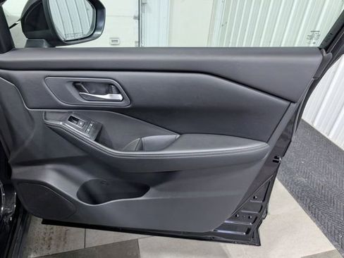 Used 2025 Nissan Rogue SV image 25