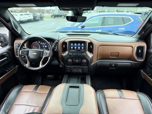 Used 2019 Chevrolet Silverado 1500 High Country w/ Technology Package image 3