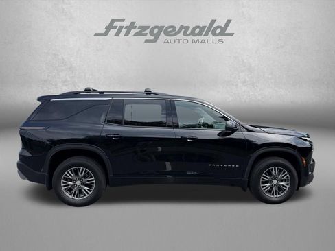 Used 2025 Chevrolet Traverse LT w/ LPO, Floor Liner Package FWD image 9