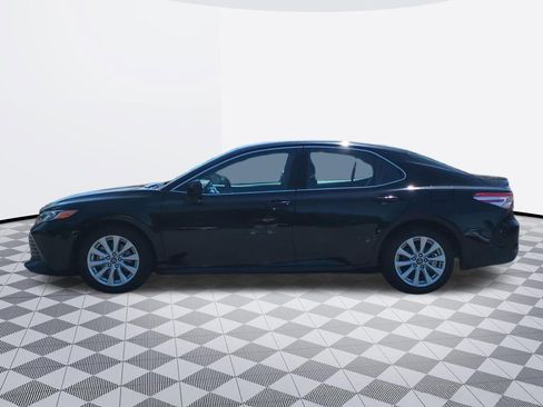 Used 2019 Toyota Camry FWD image 3