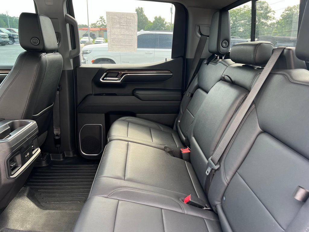 Used 2022 Chevrolet Silverado 1500 LT Trail Boss w/ Convenience Package II AWD/4WD image 9