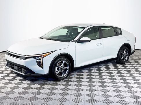 Used 2026 Kia K4 FWD image 4
