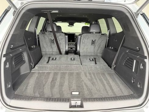 Used 2026 GMC Acadia Elevation w/ Elevation Premium Package FWD image 33