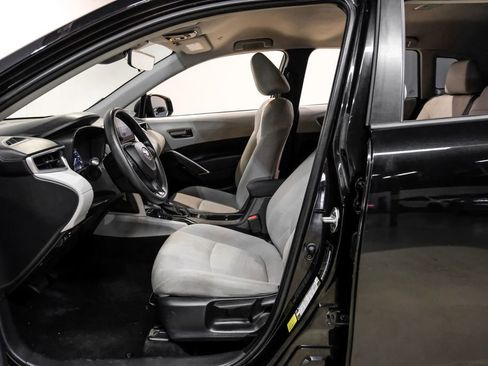 Used 2023 Toyota Corolla Cross L FWD image 4