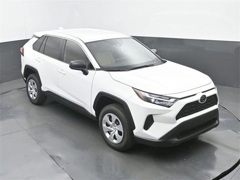 Used 2025 Toyota RAV4 LE image 27