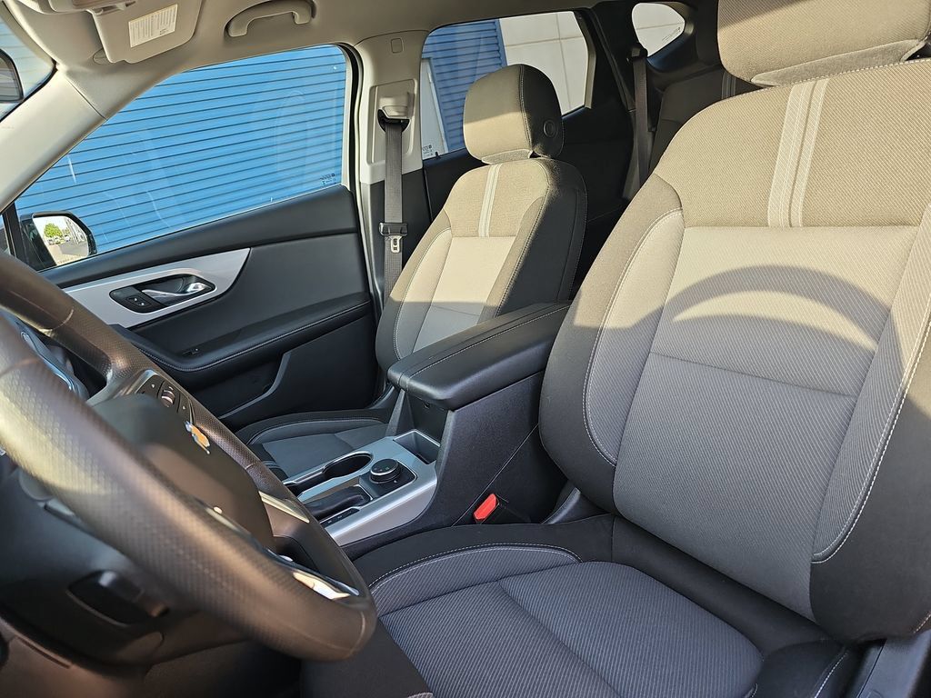 Used 2025 Chevrolet Blazer LT FWD image 14