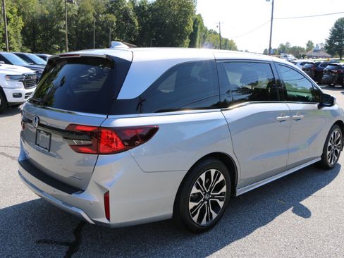 Used 2025 Honda Odyssey Elite image 8