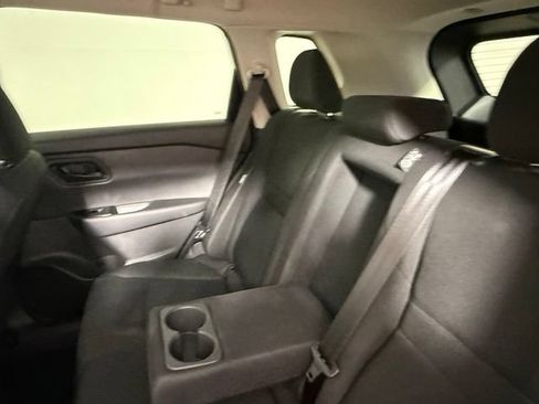 Used 2025 Nissan Rogue S AWD/4WD image 38