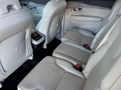 Used 2022 Volvo XC90 T6 Inscription image 11