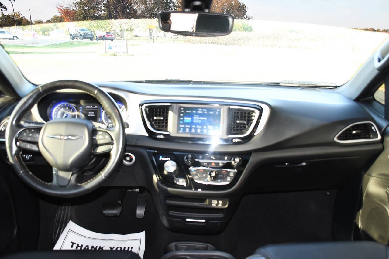 Used 2020 Chrysler Pacifica Touring-L w/ S Appearance Package FWD image 29