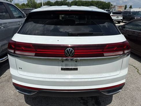 Used 2024 Volkswagen Atlas Cross Sport SE FWD image 4