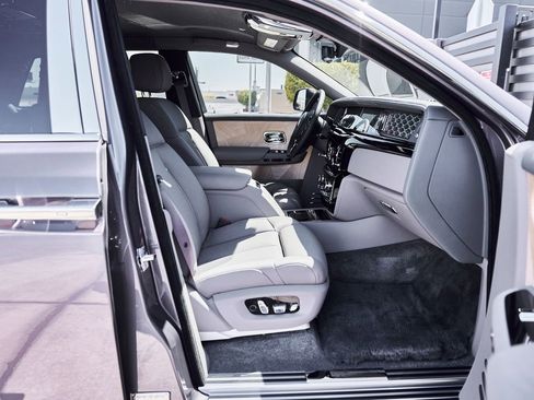 Used 2025 Rolls-Royce Phantom Sedan RWD image 25
