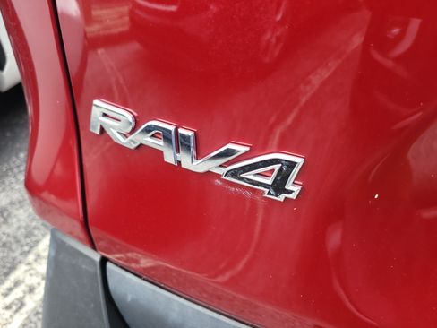 Used 2022 Toyota RAV4 XLE Premium FWD image 11