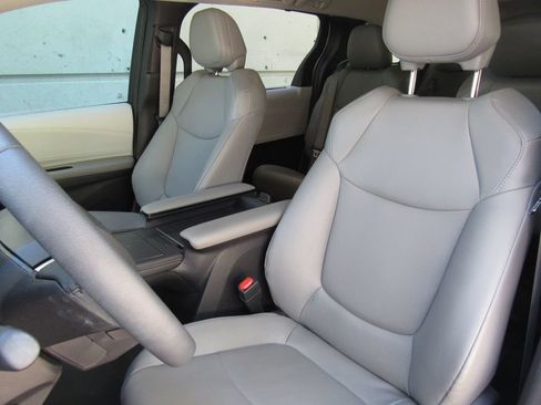 Certified 2025 Toyota Sienna XLE w/ XLE Plus Package AWD/4WD image 12