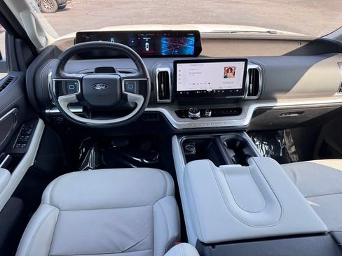 Used 2025 Ford Expedition Max Platinum AWD/4WD image 6