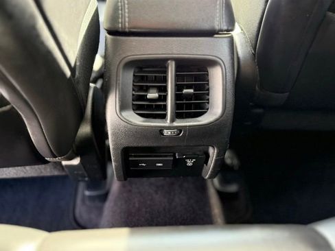 Used 2019 Jeep Cherokee Limited image 7