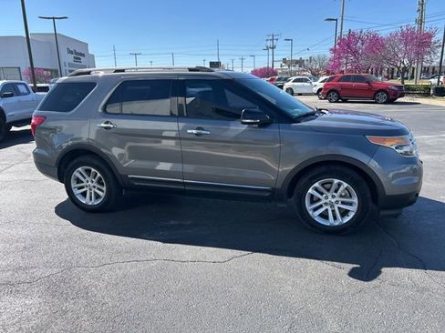 Used 2014 Ford Explorer XLT w/ Equipment Group 202A FWD image 5