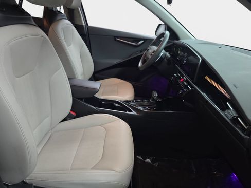 Used 2023 Kia Niro EX FWD image 10