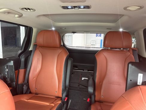 Used 2022 Kia Carnival SX Prestige FWD image 7