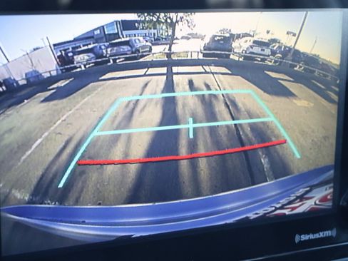 Used 2021 Toyota Highlander L image 3