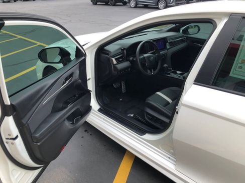 Certified 2025 Toyota Camry SE image 7