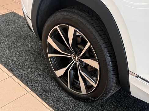 Used 2024 Volkswagen Atlas Cross Sport SEL Premium R-Line AWD/4WD image 18