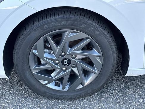 Used 2024 Hyundai Elantra SEL FWD image 17