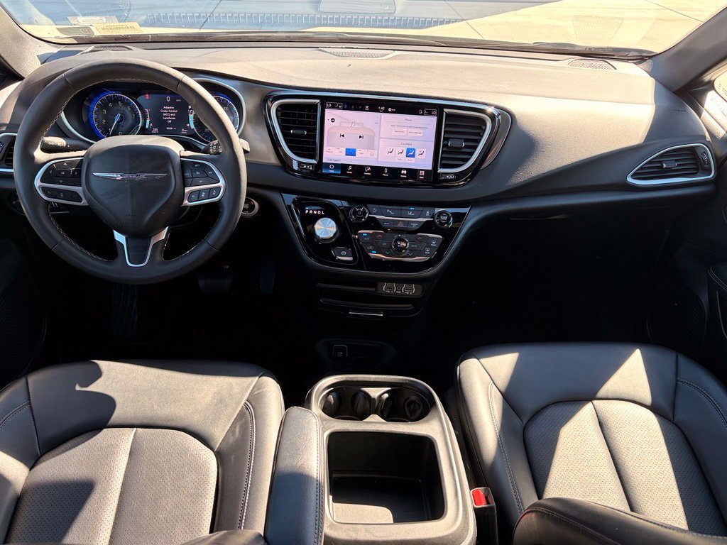 Certified 2025 Chrysler Pacifica Select FWD image 13