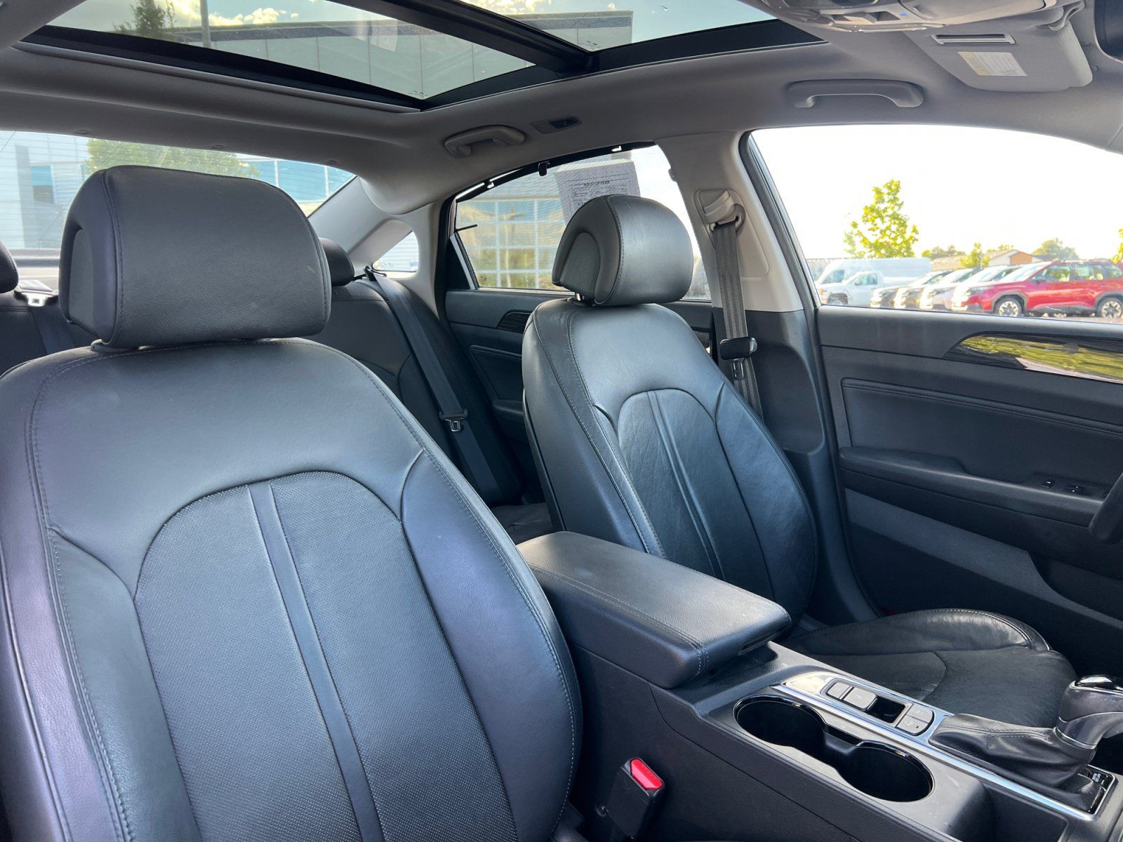 Used 2015 Hyundai Sonata Limited w/ Option Group 06 FWD image 19