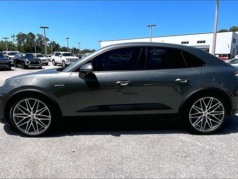 Used 2025 Porsche Macan 4 Electric AWD/4WD image 8