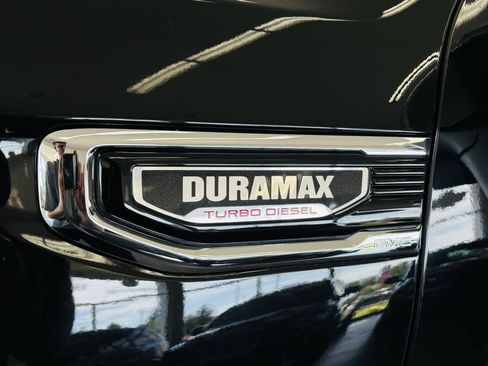 Used 2022 GMC Sierra 1500 SLT w/ SLT Premium Plus Package AWD/4WD image 4