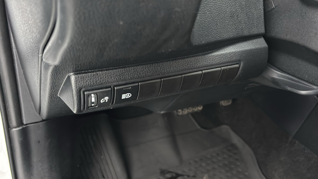 Used 2025 Toyota Corolla SE FWD image 14