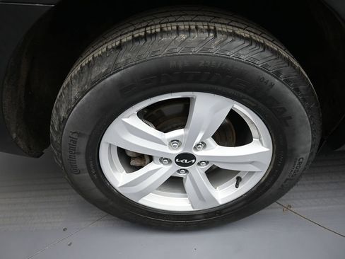 Used 2022 Kia Sorento LX image 12