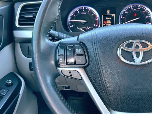 Used 2016 Toyota Highlander XLE image 24
