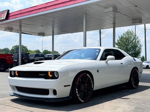 Used 2016 Dodge Challenger SRT Hellcat RWD image 6