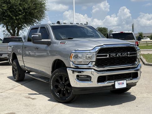 Used 2024 RAM 2500 Tradesman w/ Chrome Appearance Group AWD/4WD image 2
