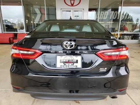 Used 2024 Toyota Camry XLE w/ Navigation Package image 10