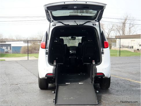 New 2026 Chrysler Voyager LX FWD image 10
