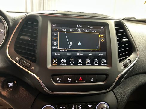 Used 2023 Jeep Cherokee Altitude Lux w/ Mopar Interior Package AWD/4WD image 17