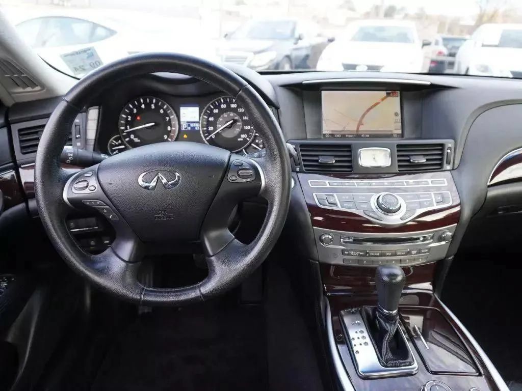 Used 2011 INFINITI M37 w/ Premium Pkg RWD image 38