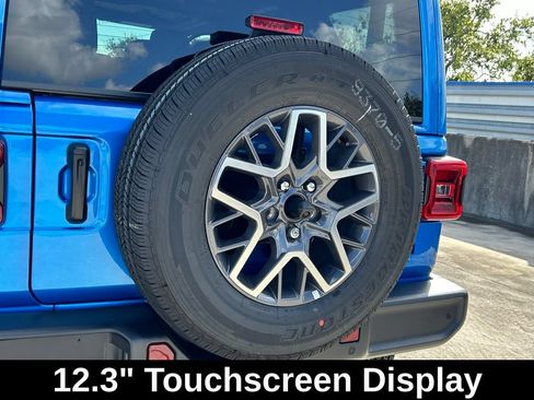 Used 2024 Jeep Wrangler Unlimited Sahara w/ Technology Group AWD/4WD image 21