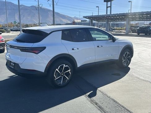 New 2026 Chevrolet Equinox EV LT w/ Comfort Package image 33