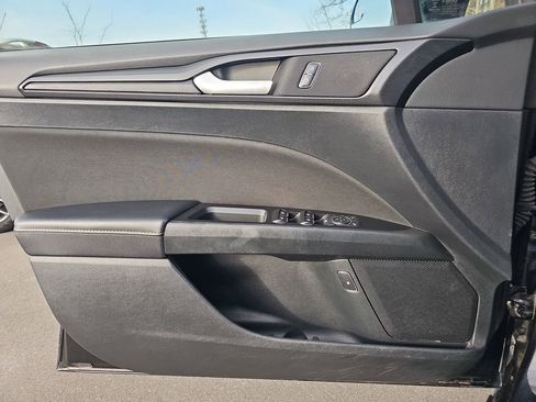 Used 2018 Ford Fusion SE image 31